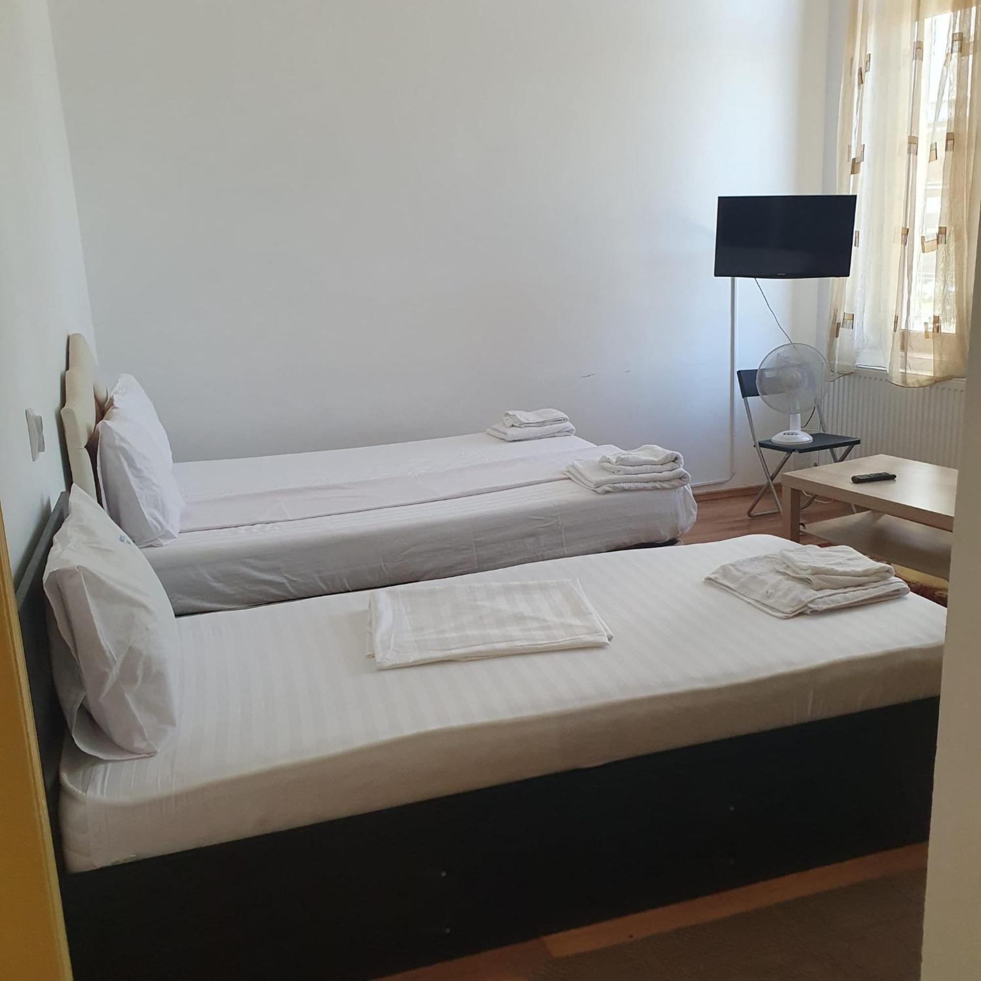 Cazare - Accommodation Bukareszt Zewnętrze zdjęcie
