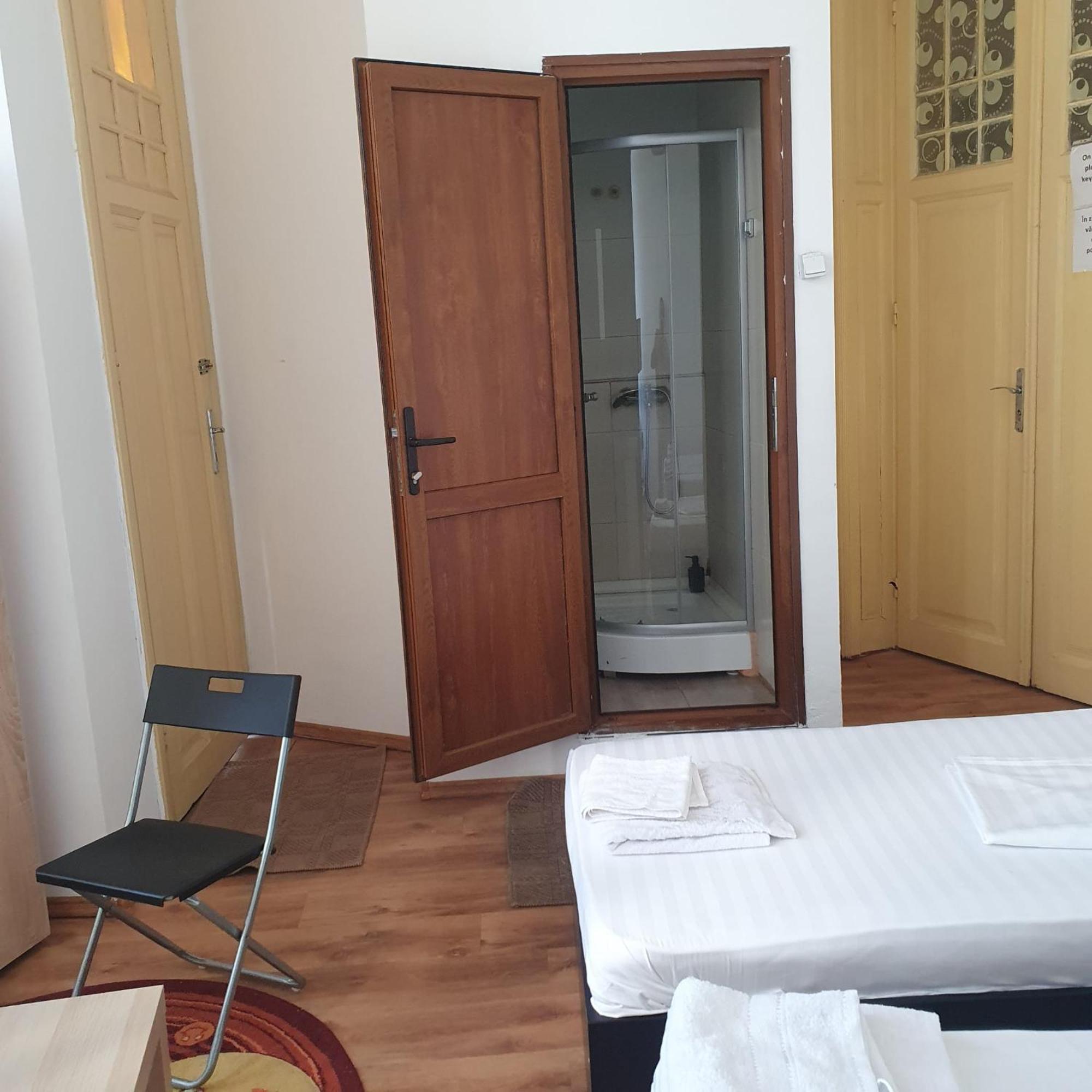 Cazare - Accommodation Bukareszt Zewnętrze zdjęcie
